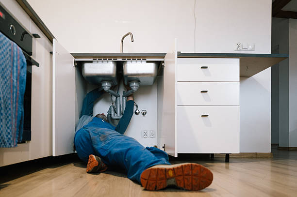 Professional Emergency Plumber technician working in Harper Woods, MI
